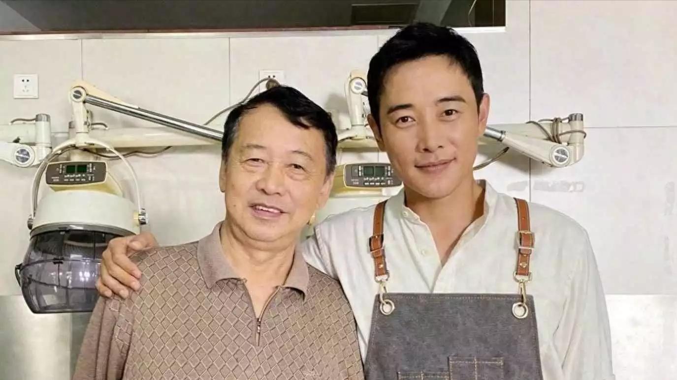 父爱如山，唐嫣父亲亲自出席罗晋父亲葬礼，婚变不攻自破