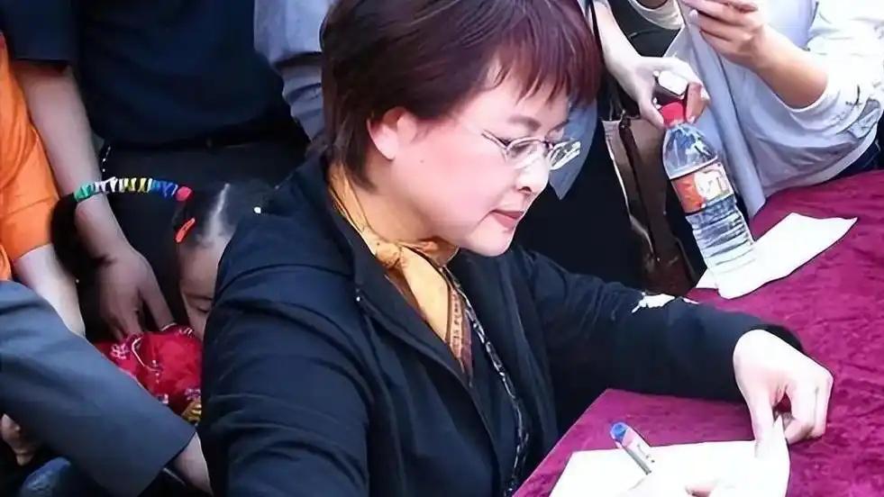 央视肖晓琳：退休5个月，在美国儿子家死去，临终26字遗言太深刻