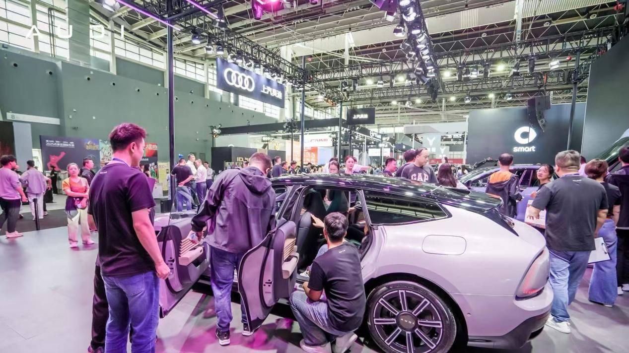 奥迪E5 Sportback惊艳石家庄丨媒体盛赞“美美与共”智能出行新标杆