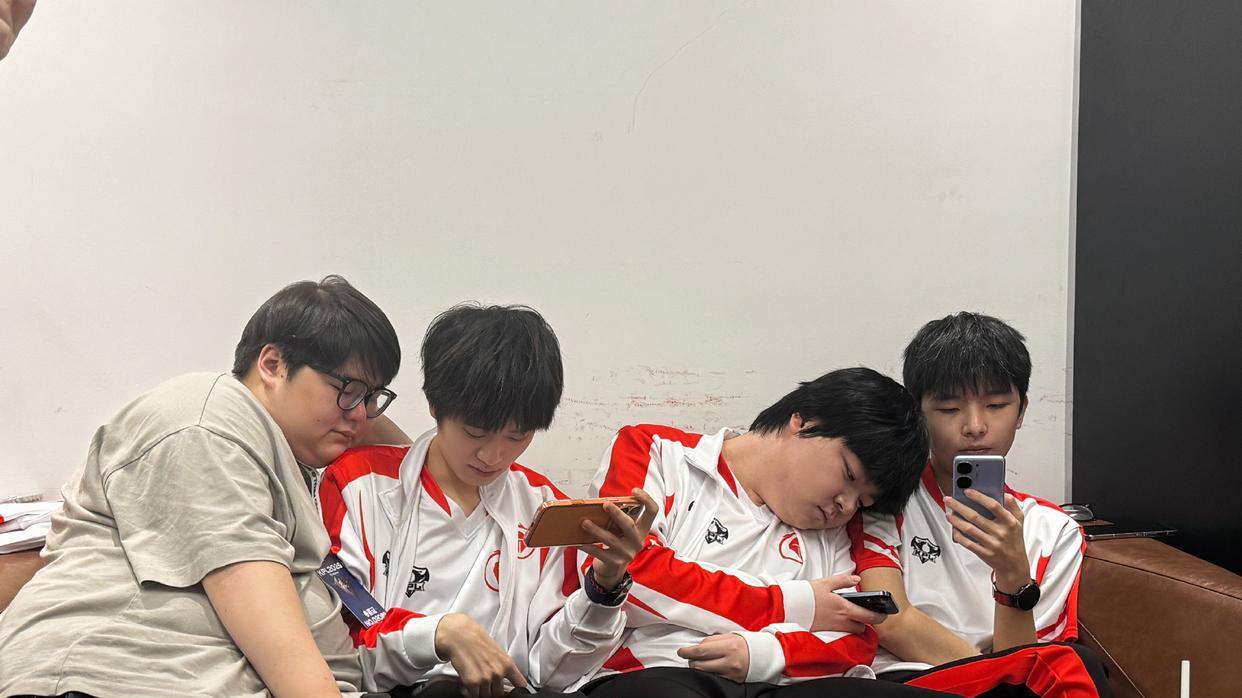 TES.A打响转会期“第一枪”：夏季赛首发全员挂牌，无幻也在其中