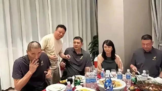 巩晓彬谈喝酒，以前生活太单一所以才喝酒，巴特尔直言甘拜下风