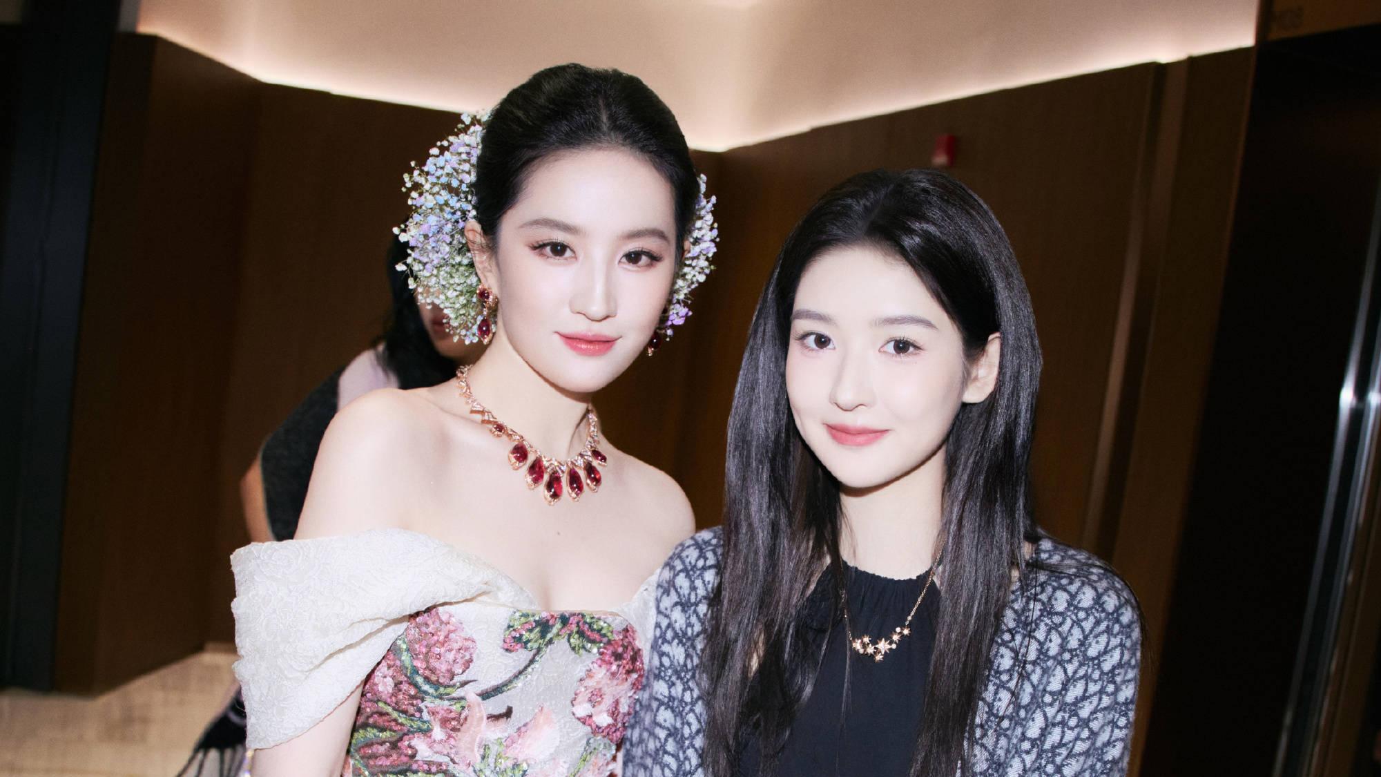 王玉雯追星大作战：偶像抱抱，少女心炸裂！