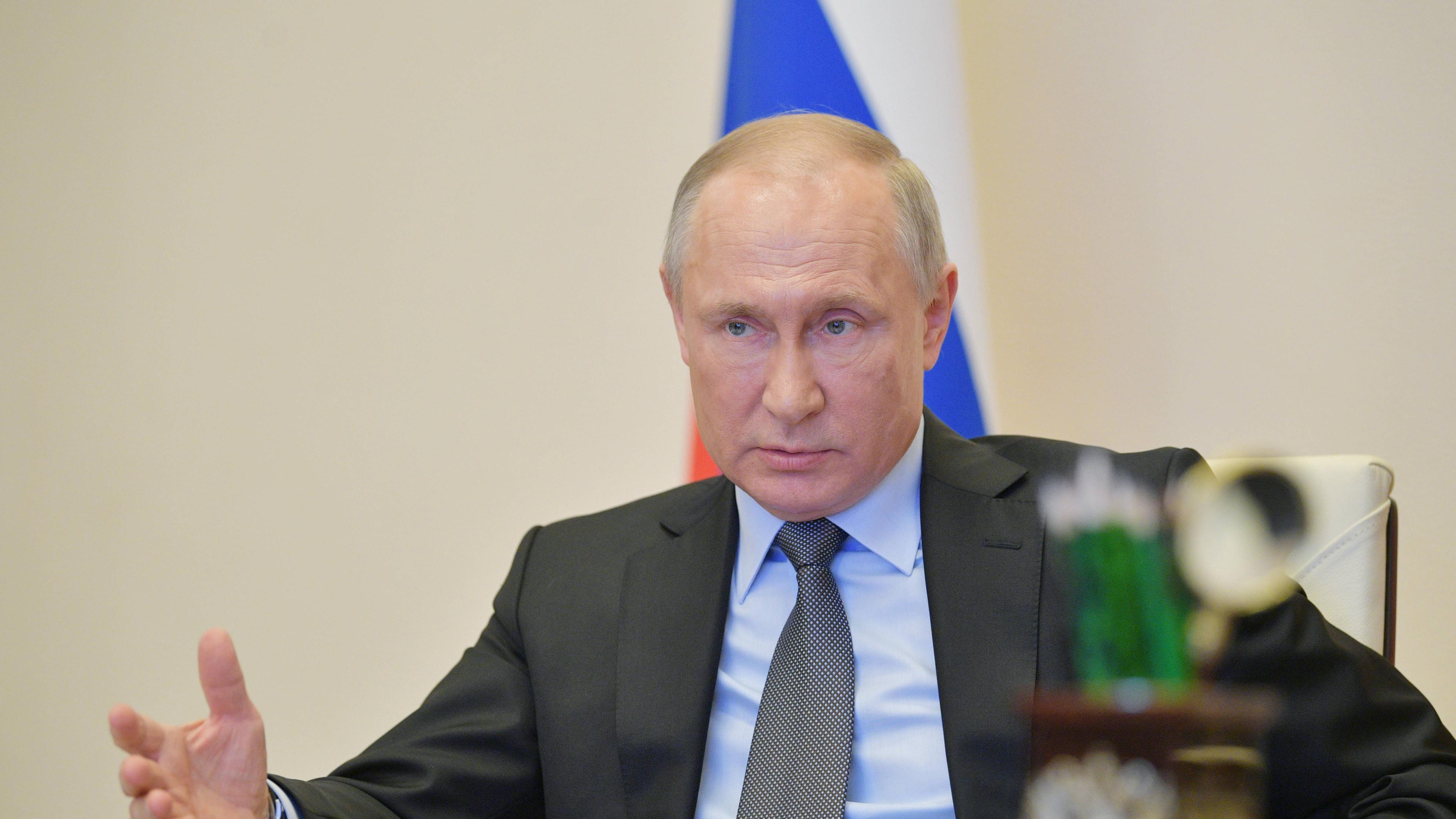 普京当中间人，推动美伊核谈判，伊朗面临怎样的危局？