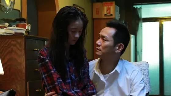 不幸的家庭带来的伤害不是一句“都过去那么多年了”就能轻易抹平的