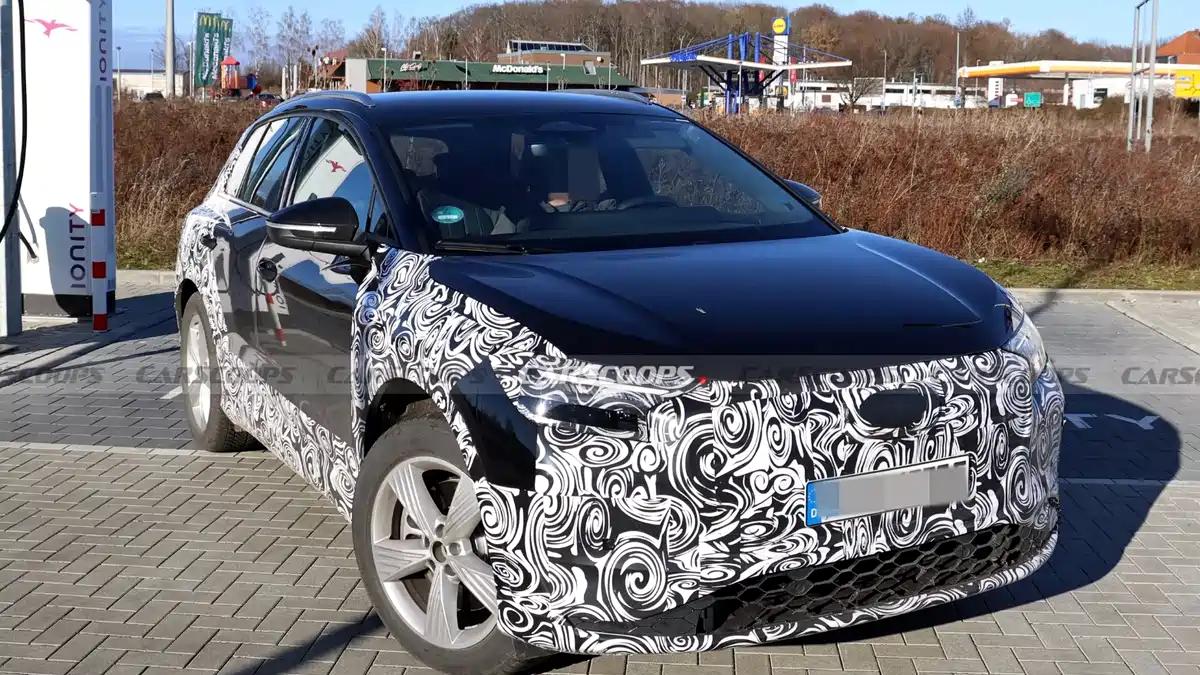 新款奥迪Q4 e-tron内饰谍照曝光，升级弧形双联屏，明年首发