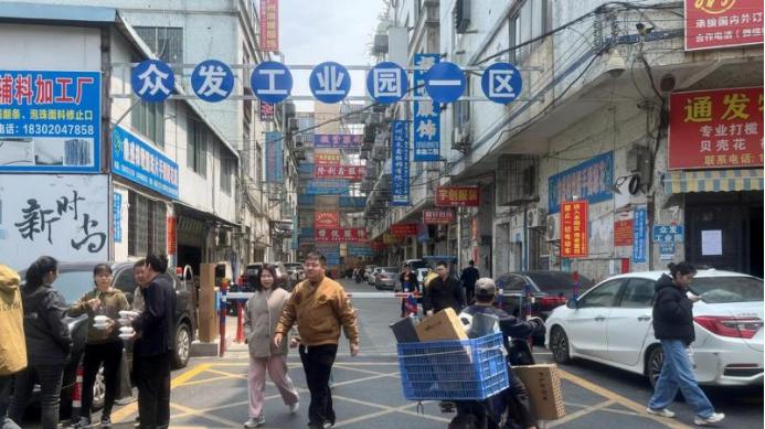 够狠！总计对华加征67%关税！特朗普暴露真面目，遭全球批评，美国成市场最大输家！