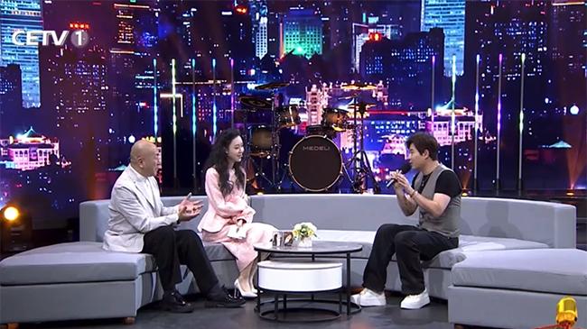 刘尊 巨雪主持CETV1《新歌来啦》 专访中国内地男歌手伊扬