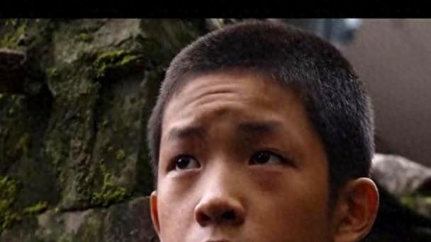 《命悬一线》曹小军是全剧最大的冤种，替人坐牢，替人养子，替人杀人，只为还一张饼的恩情