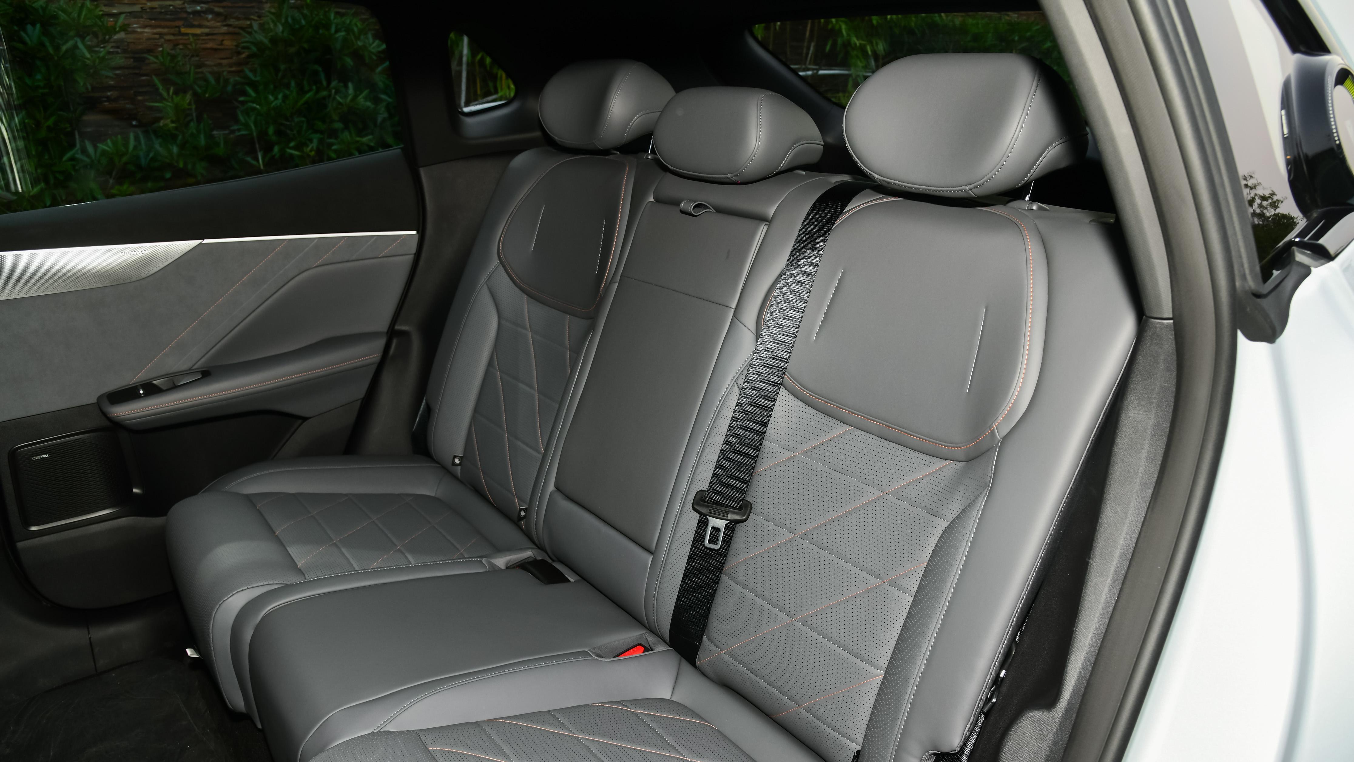 解读深蓝S05，轴距2880mm，纯电续航510km，5座布局，适合家用