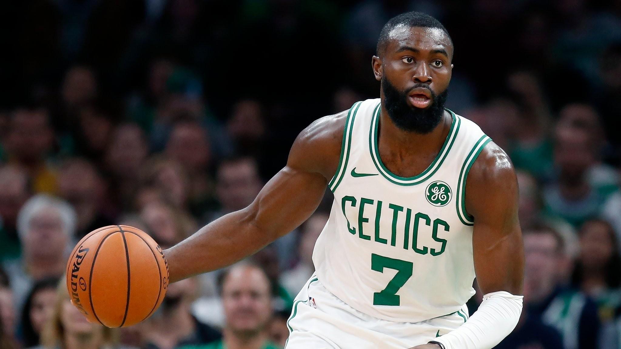 增发粉蹭对手一身，杰伦布朗秃头事实藏不住了，干脆理秃头吧