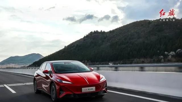 孙颖莎横扫晋级，尽显王者风范！首任车主携红旗天工06共赴巅峰