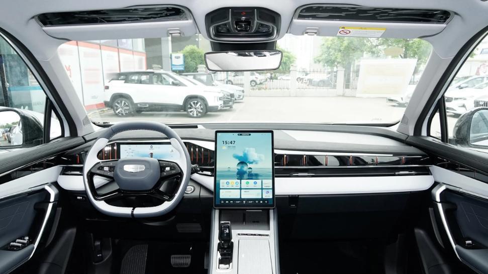 探店新博越L：配置丰富，提供多种动力版本，预算有限可以考虑