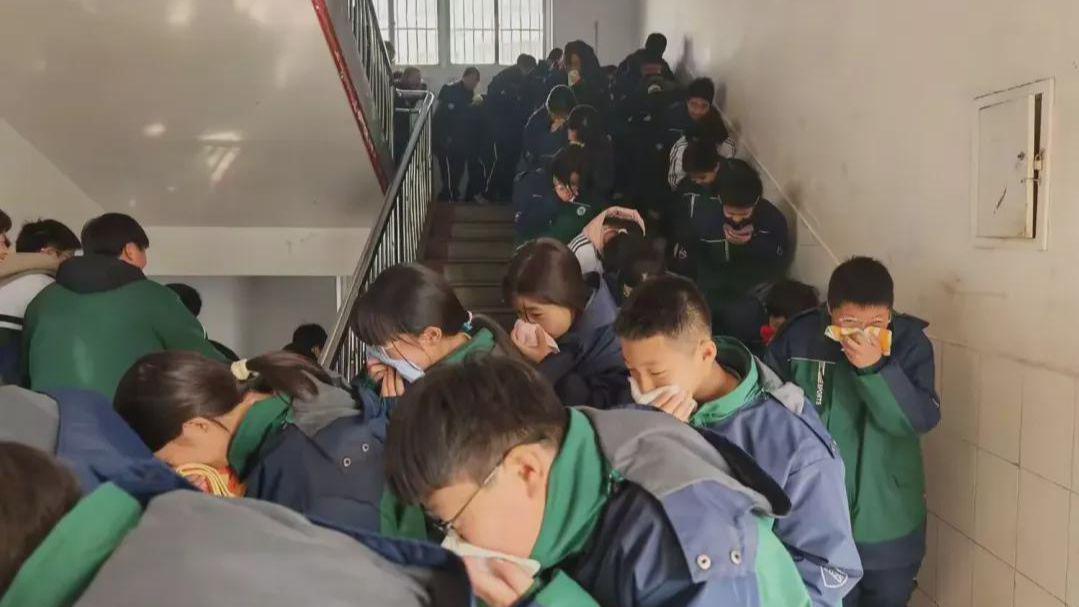 信阳市第一初级中学开展冬季安全应急疏散演练