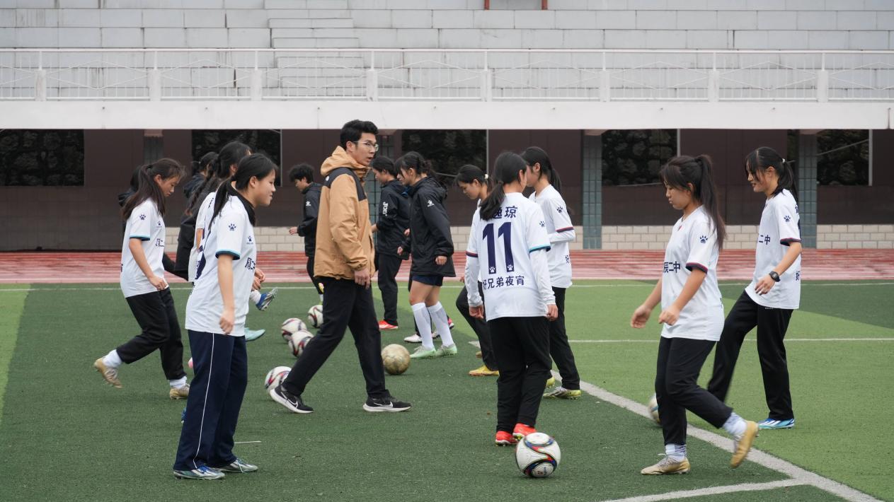 辰溪县第二中学女子足球队参加全国女子五人制足球锦标赛回眸
