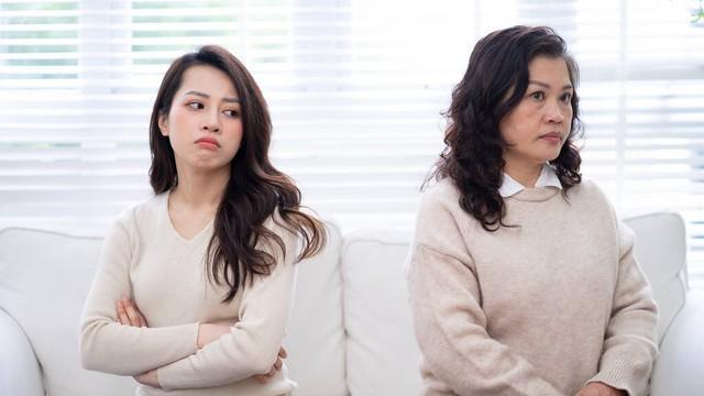 拿60万给女儿买房，女婿让亲家率先入住，我：我买的房他人休想住