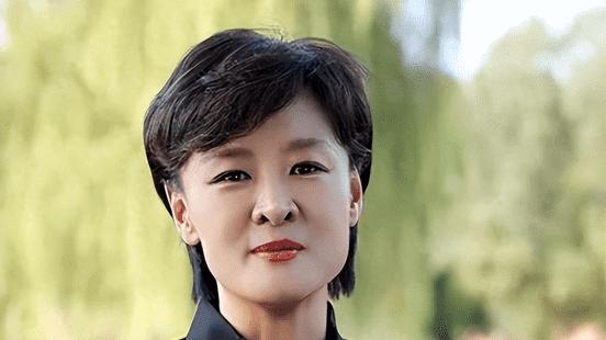 16年过去了，那个在汶川一哭成名的央视主持人李小萌，如今怎样了
