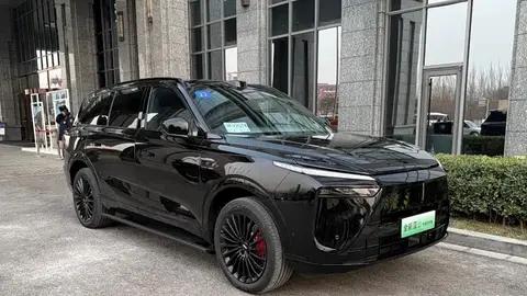 小白惊了！27万多六座插混配VLA大模型，看齐理想L8？