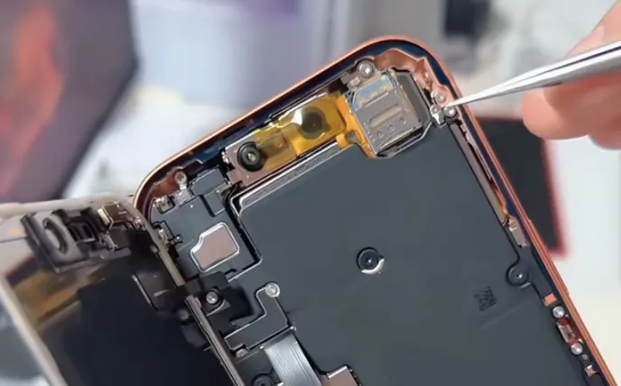 华强北iPhone 17 Pro系列改卡：超薄、冰箱门、国行孔位、颅内置现状，我劝你再等等！