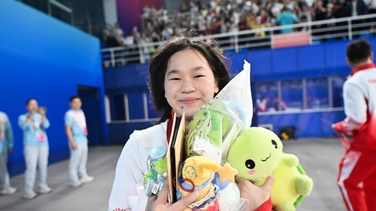 全红婵复出首秀夺冠！18岁跳水奥运冠军大变样，广东队夺全运会女团冠军