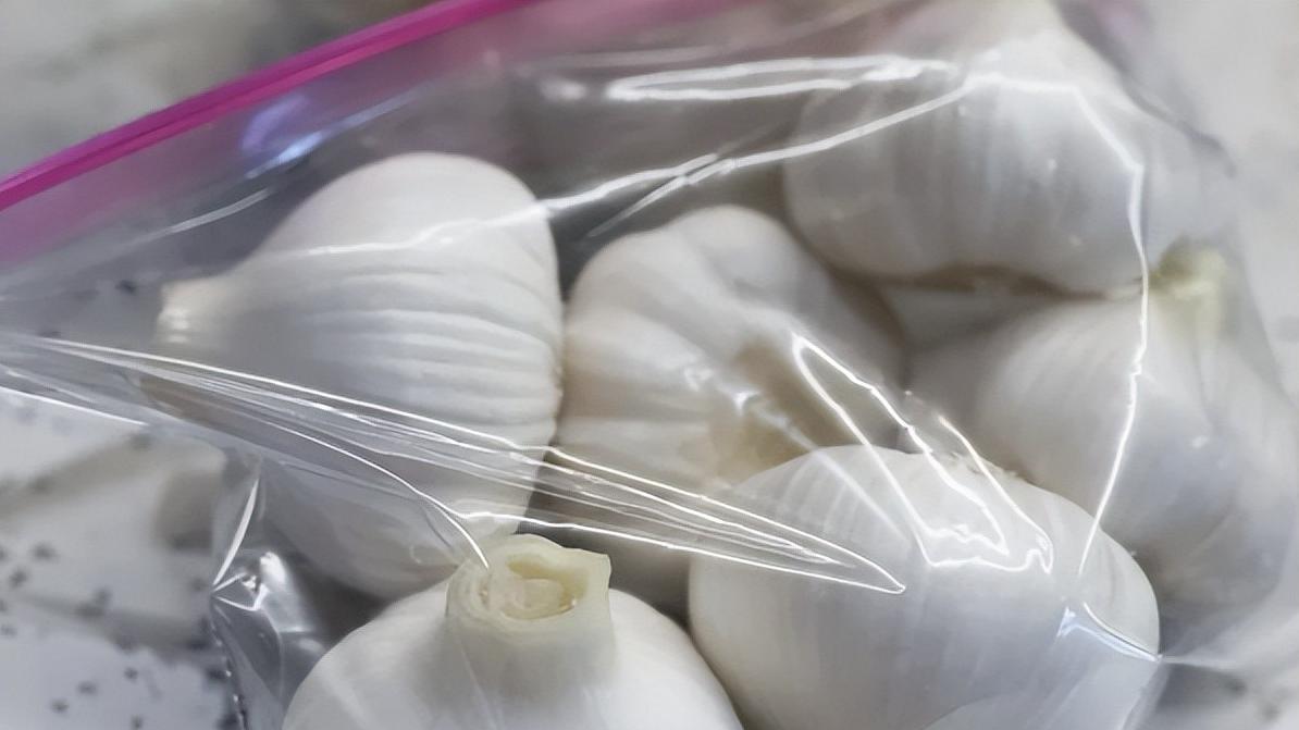 为什么超市里的蒜头鲜嫩，拿回家就开绿芽？分享4个保鲜小妙招