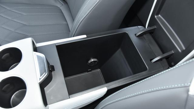 长安UNI-Z PHEV：12万级插混SUV家用优选，价格配置双管齐下