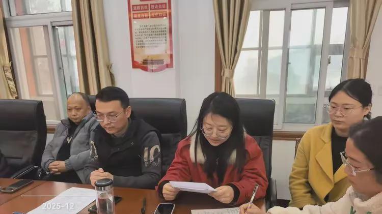 信阳市浉河区柳林乡中心学校召开青年教师成长座谈会