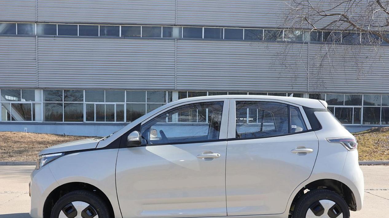 能够上牌的“老头乐”上市！售价亲民，五门四座布局，续航201Km