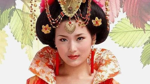 皇帝给臣子求婚，皇后趁机说：陛下爱妾刚生了个儿子，她正好合适