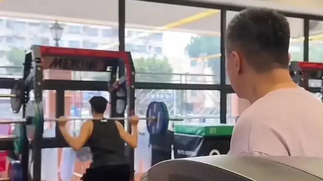 广东队输给南京同曦之后，杜锋亲自监督训练，张昊成重点监督对象