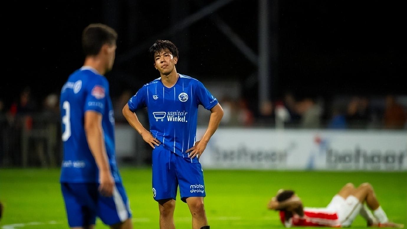 中国留洋球员无辜受伤：市长介入，警犬出动，比赛中断90分钟