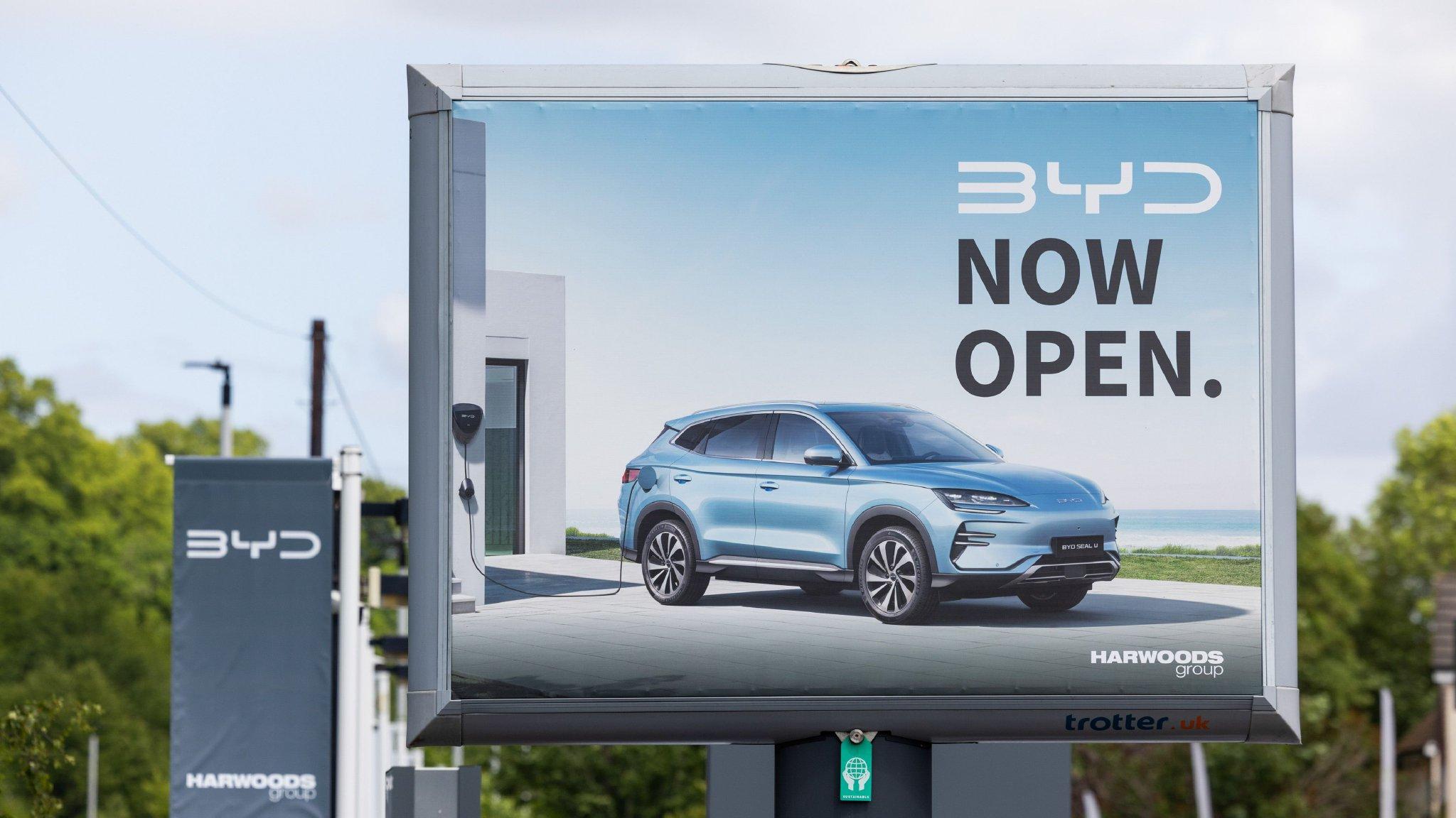 英国人都抢着买比亚迪！单一市场月销破万，中国车正逆袭欧洲高地