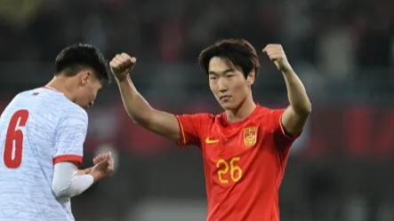 国青1-1泰国！热身赛2场不胜 被轰世界波 19岁旅欧新星远射绝平