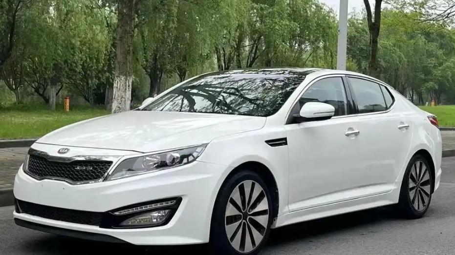 2011年起亚K5（初代）：韩系设计美学的全球突破之作