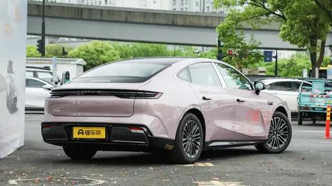 选银河E8还是L7？吉利车主说实话，这几点配置差异最关键