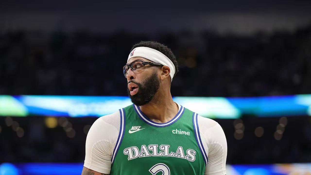 西部排名变了！湖人坐稳第二，掘金跌至第五，快船独行侠垫底