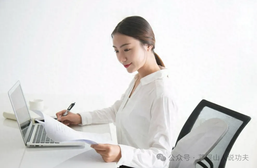 久坐就是慢性"自杀"，办公室人员怎么巧妙利用"站桩来自救"