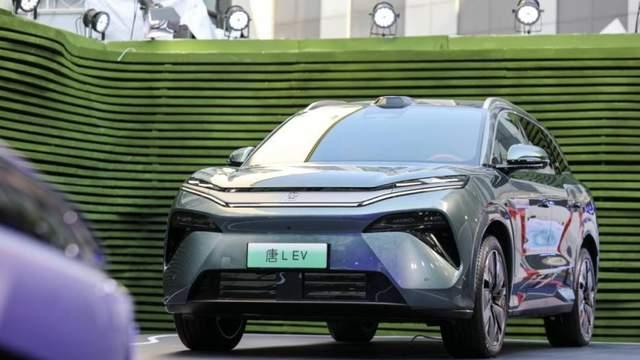 比亚迪技术团队潜心多年，实现闪充电池充电功率1兆瓦！