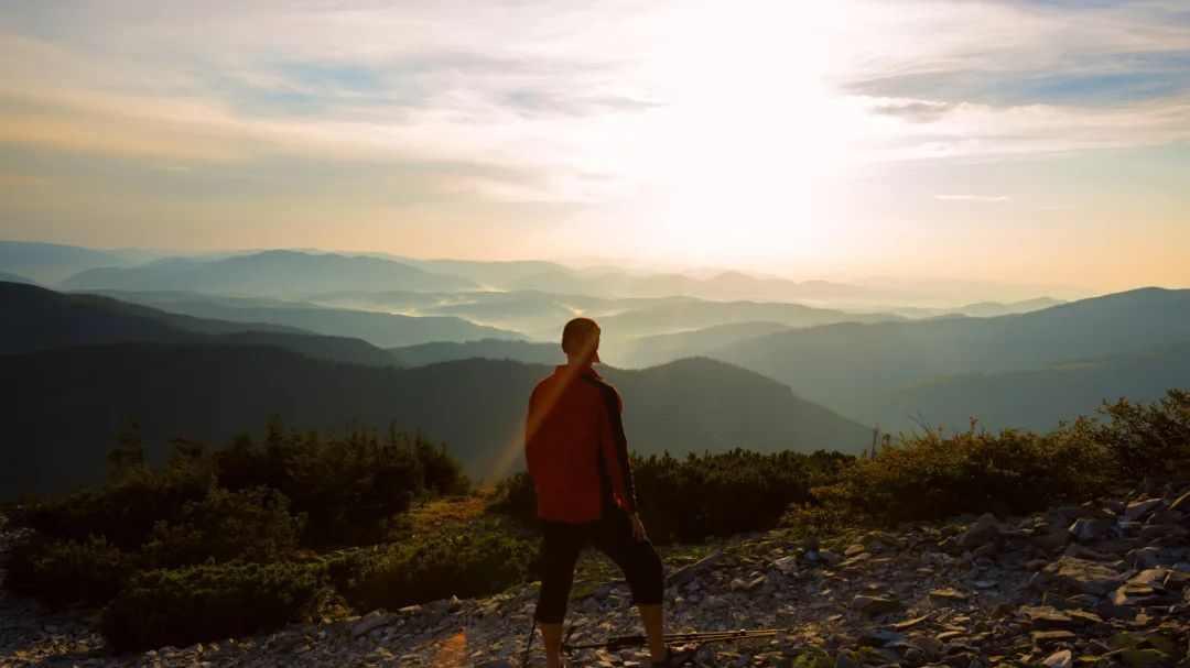 小城教师困在稳定里，害怕改变怕到生病，走出门才发现世界不一样了