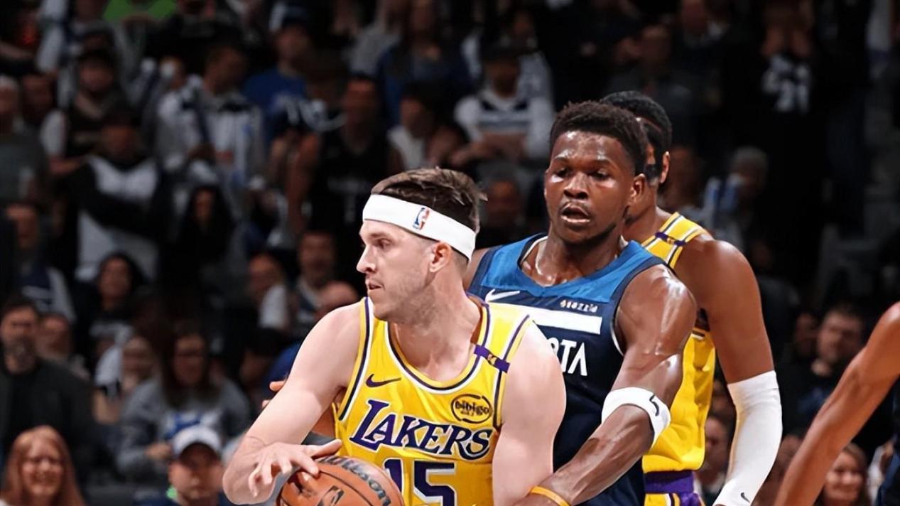 湖人1-2落后！詹姆斯创NBA第1纪录，东契奇带病5失误，华子29+8+8