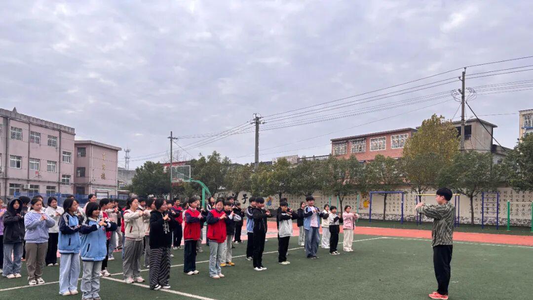 信阳特校走进平桥肖王镇中心校开展少年宫手拉手活动