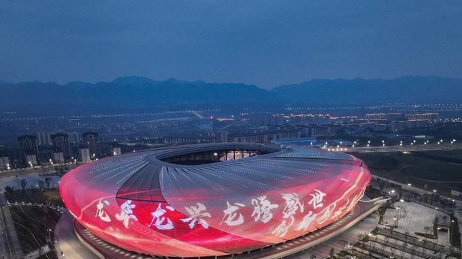 悬崖边的决战！国足最后主场定档重庆，6万人球场能否见证奇迹？  龙兴足球场迎战巴林，赢或回家的终极剧本来了！
