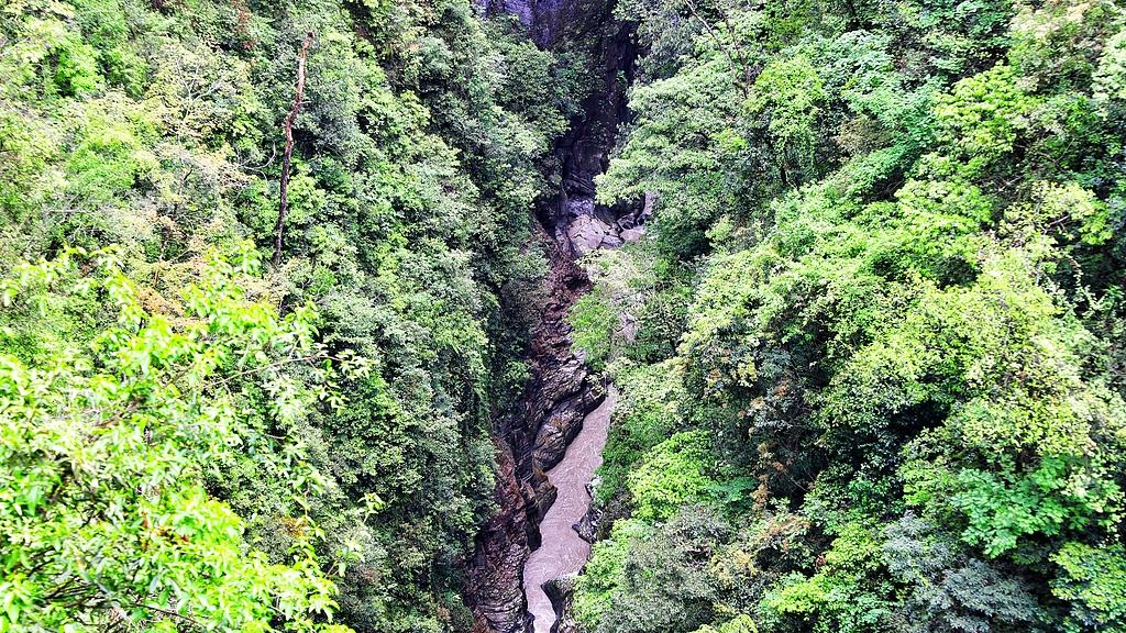 谁懂啊！在25℃的溶洞里漂流是什么神仙体验