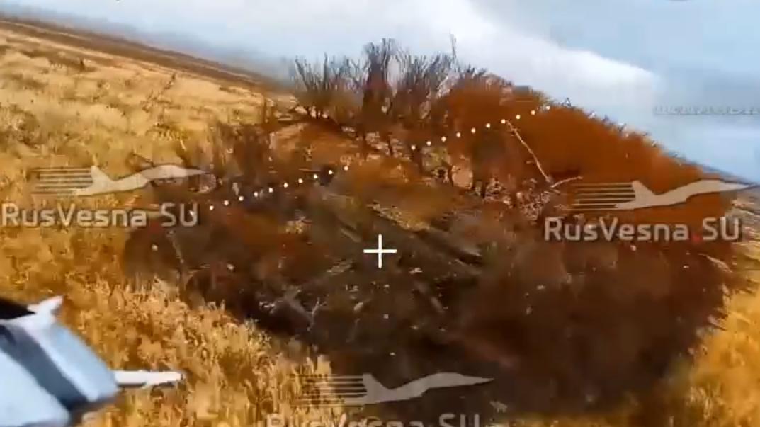 大雾掩护下，俄“废土大军”开进红军城，这画风太有意思了