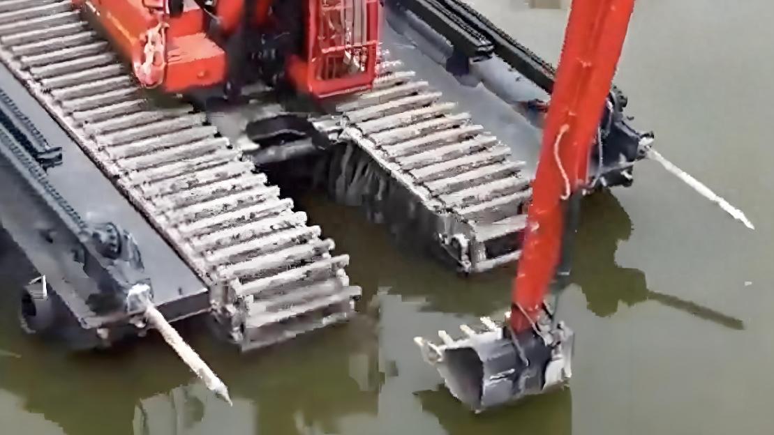 不只是挖土！毛宁分享的这款国产挖掘机，藏着不一样的“杀手锏”