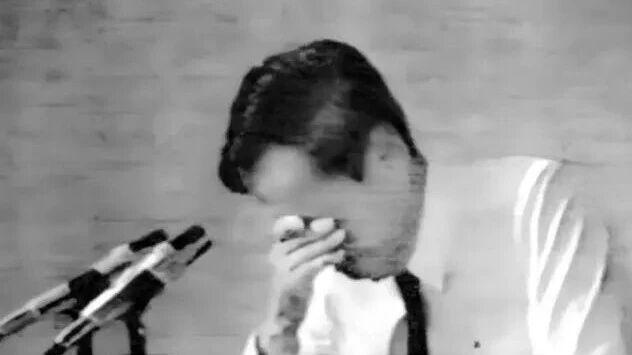 70岁的杨振宁，在这次演讲中突然掩面而泣