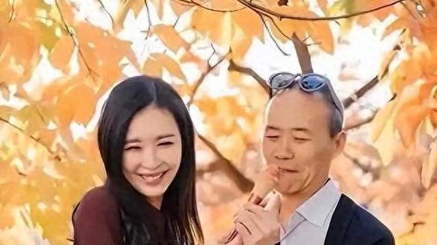 十年爱情无争吵，田朴珺豪车惊喜，隐藏的幸福密码？