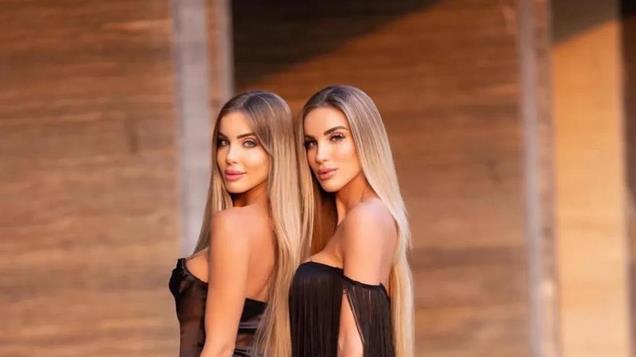 欧美双胞胎姐妹时尚美照，火热身材大大微笑，祝大家新年一切美好