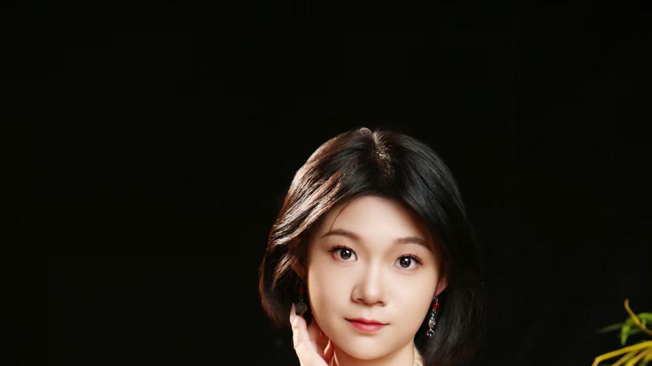 佑颖：多维人生的T台叙事