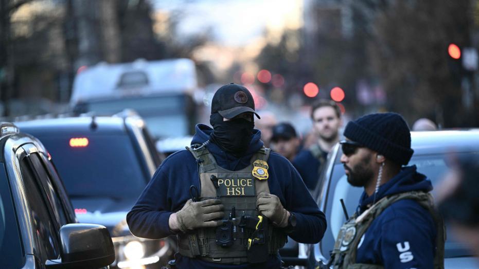 白宫枪响之后，一场袭击照出美国的裂痕与喧嚣