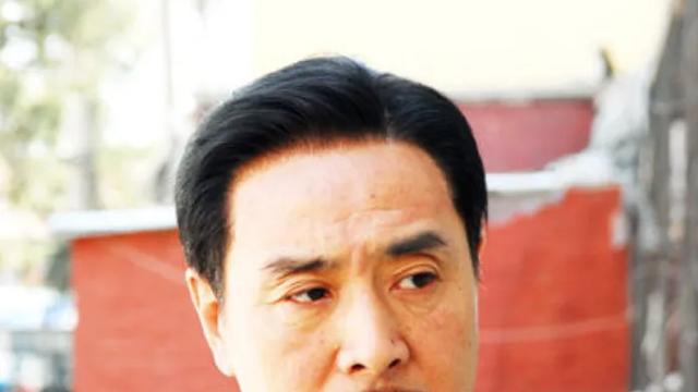 演都不演了？68岁王全有移居新西兰，吃牛排喝香槟，生活好滋润